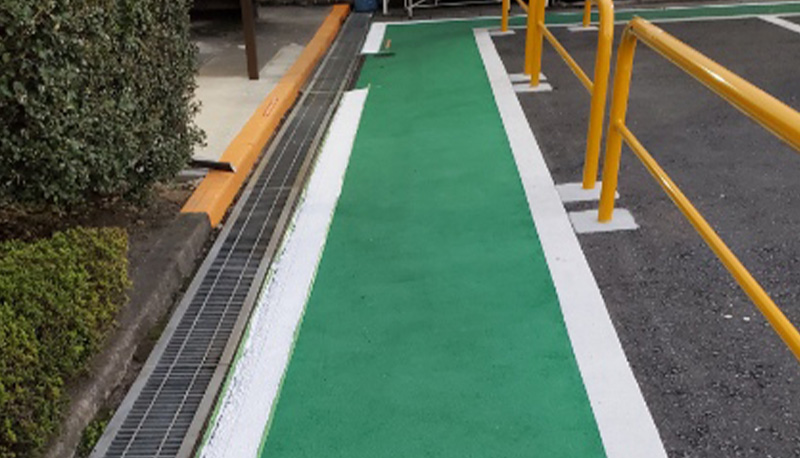 【施工後】屋外通路(カパラグリップ・グリーン)