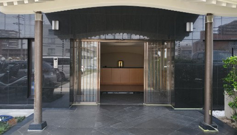 【施工後】お寺エントランス（クリアグリップ白）